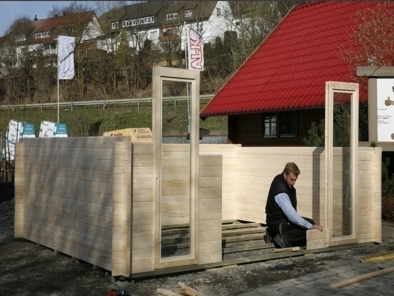 Montage WPC Gartenhaus Linia 5228 mit Anbaudach, Rückwand, inkl. Dachrinnenset